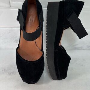 L’Amour des Pieds suede platforms